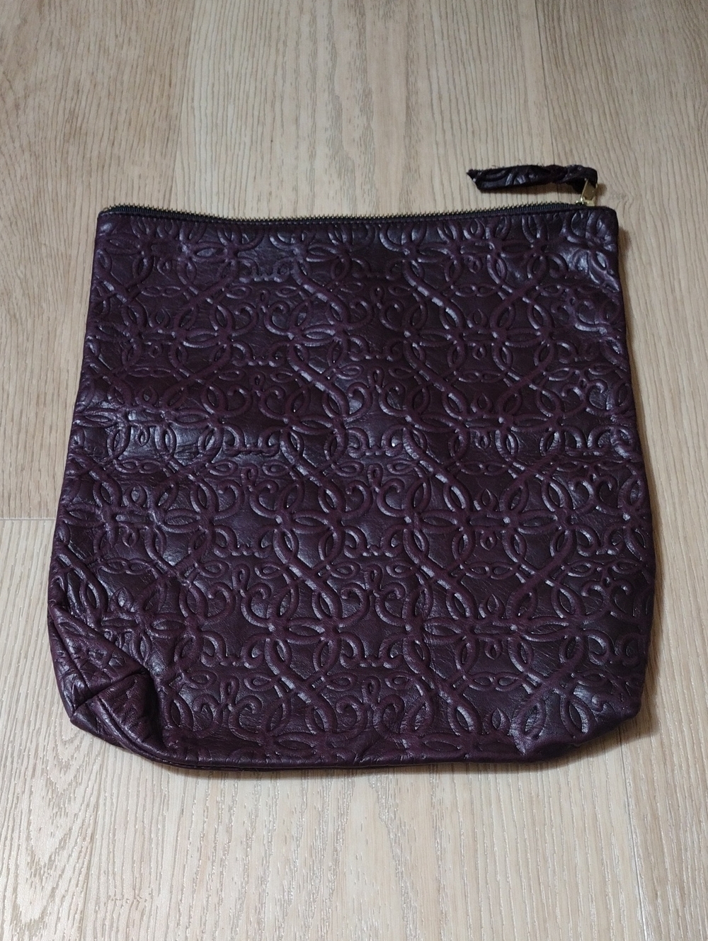 Alex and Ani Embossed Leather Zip Pouch Clutch Bag Plum Purple Jewelry Travel